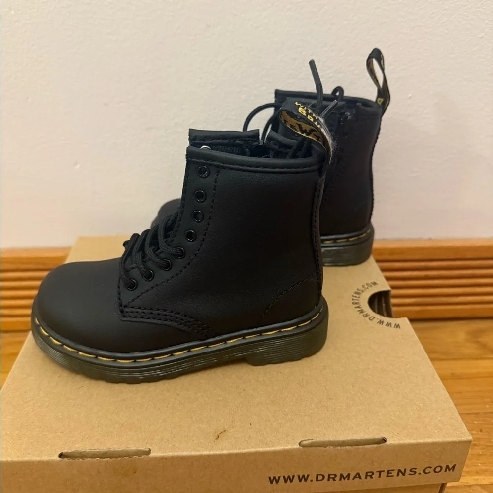 DR MARTENS TODDLER 1460 SOFTY T LEATHER LACE UP BOOTS US SIZE 7 ZIP SIDE NEW